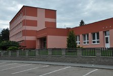 Kritizovaný ředitel školy v Hustopečích končí, doplatil na zprávu inspekce