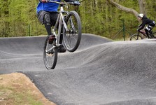 Hustopeče mají nový pumptrack. Vyzkoušet ho mohou děti i zkušení jezdci Hustopeče mají nový pumptrack. Vyzkoušet ho mohou děti i zkušení jezdci